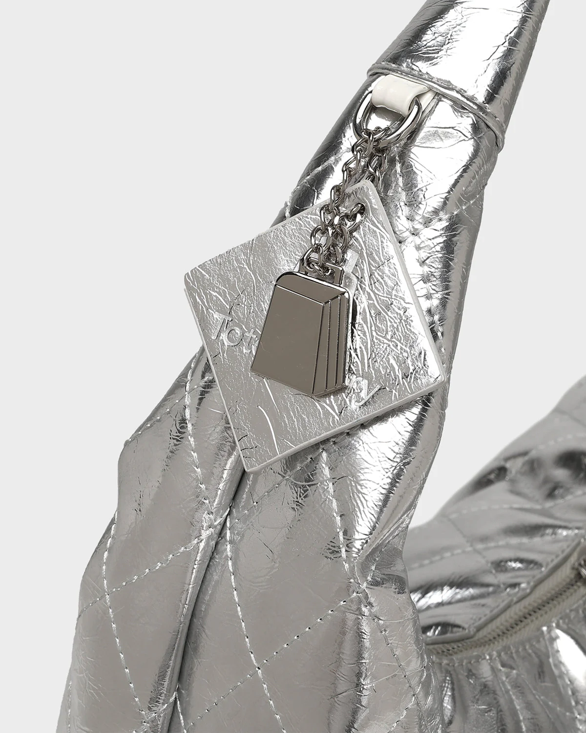 Diamond Chic Tote Bag in Silver - Image 10