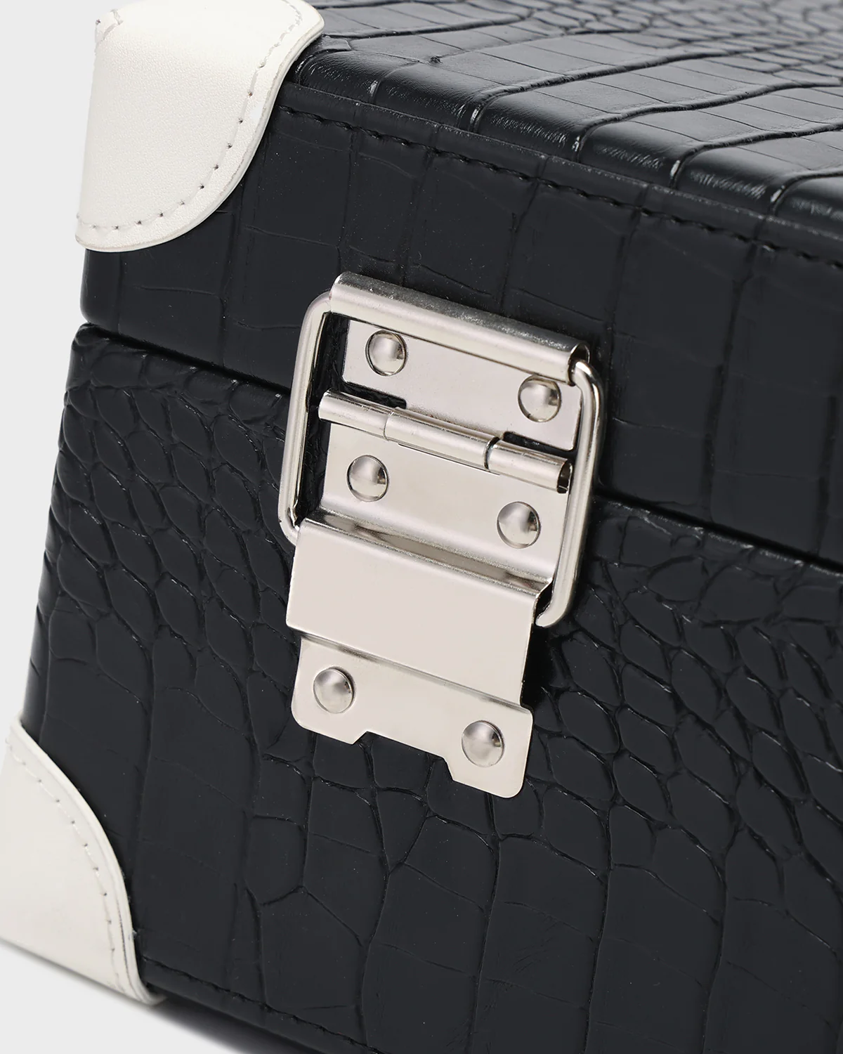 T&C Bastion Briefcase in Black - Image 10