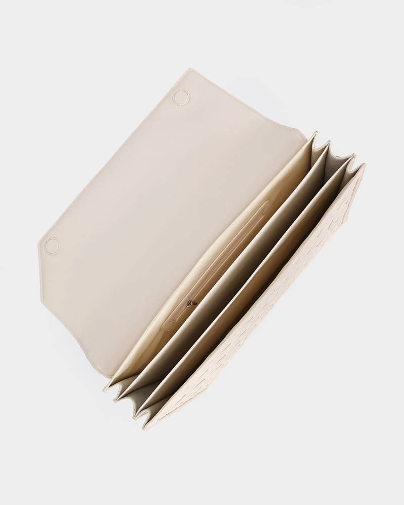 First Class CEO Briefcase in Creme - Image 6